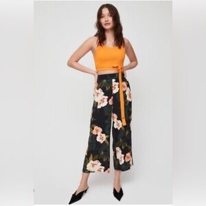 Aritzia Wilfred Women's Floral Wide Leg
Cropped Tie Waist Faun Pants. Size XS
